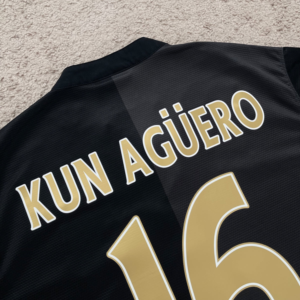 Manchester City 2013/14 away x Sergio Kun Agüero #16 (L)