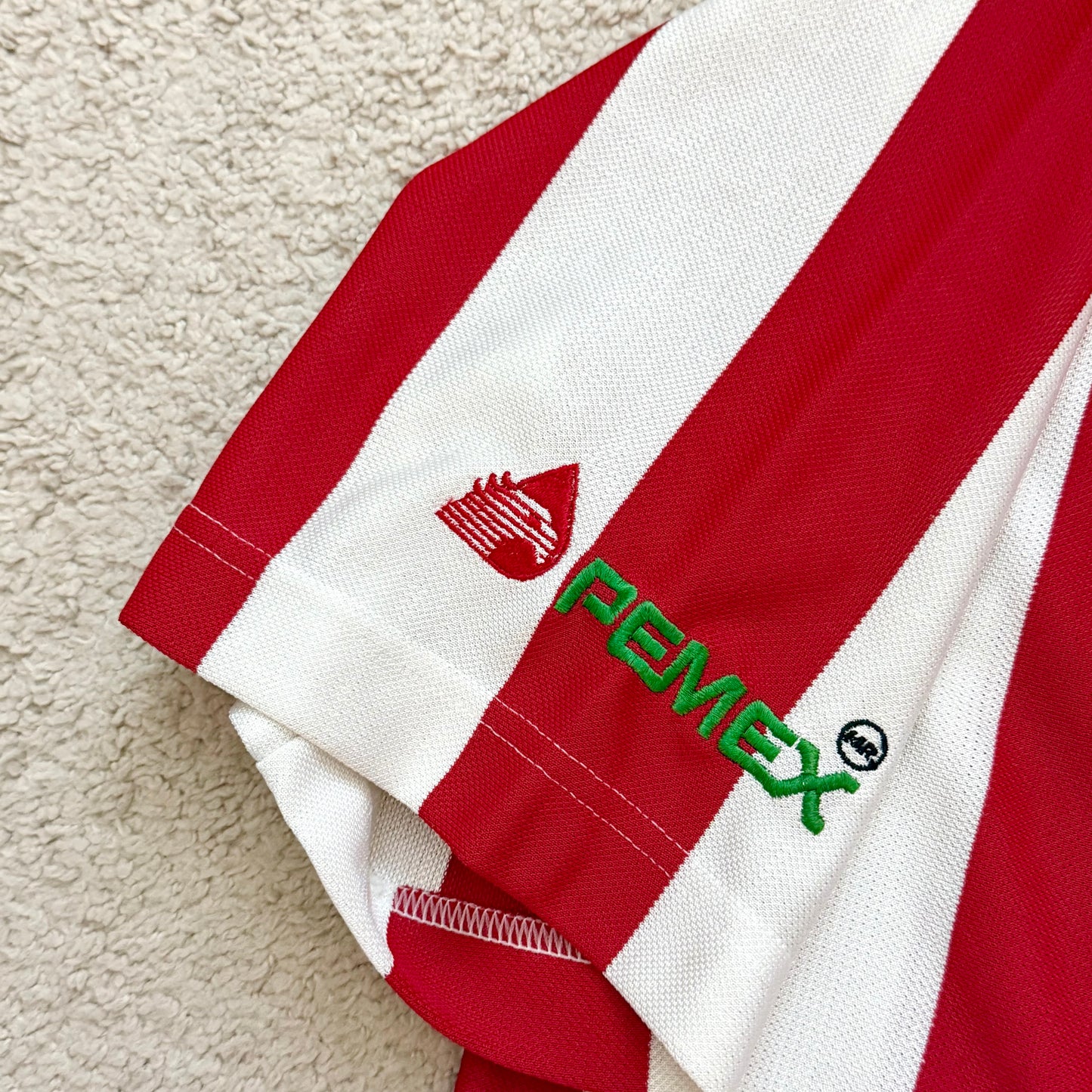 Chivas de Guadalajara 1997 home (L, runs big)
