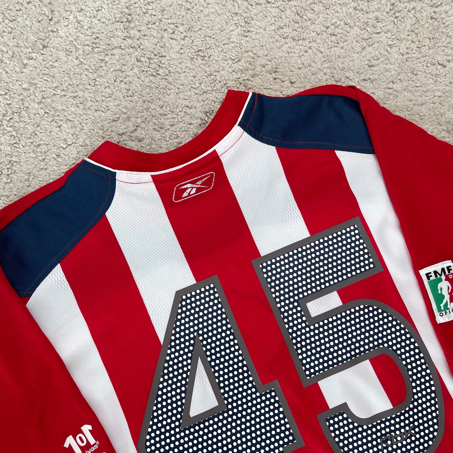 Chivas de Guadalajara 2006/07 home x Chicharito Hernandez #45 (S,runs BIG. Fits like a size M)