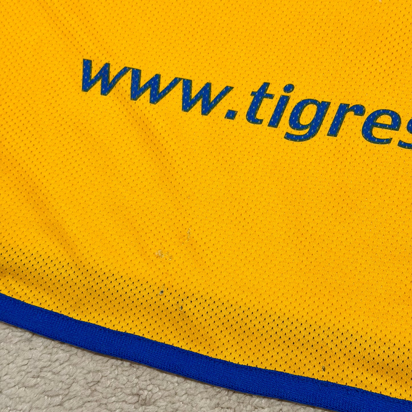 Tigres UANL 2002/03 home (XL) *has some tiny holes in the back