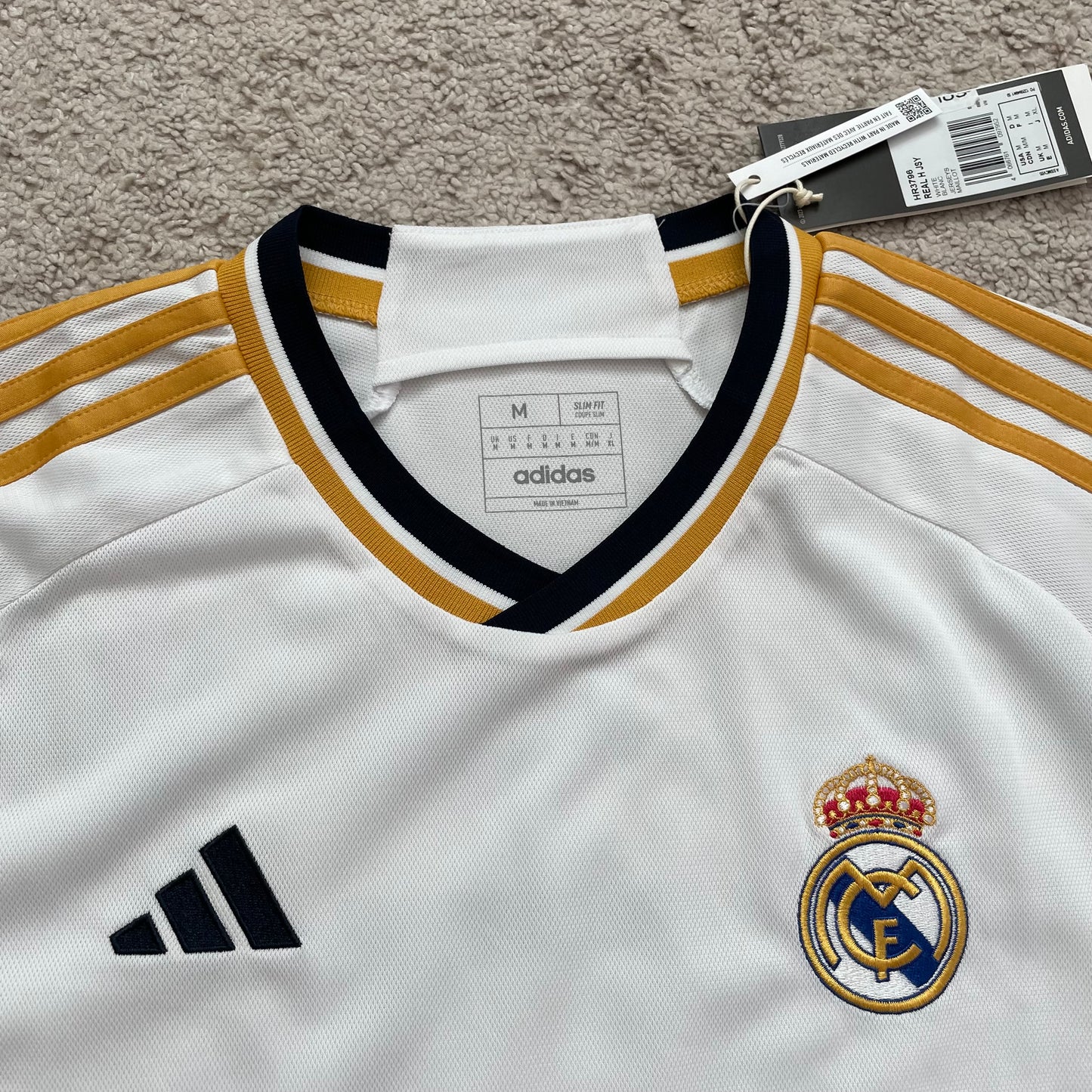 Real Madrid 2023/2024 home x Jude Bellingham #5 (M) *BRAND NEW WITH TAGS