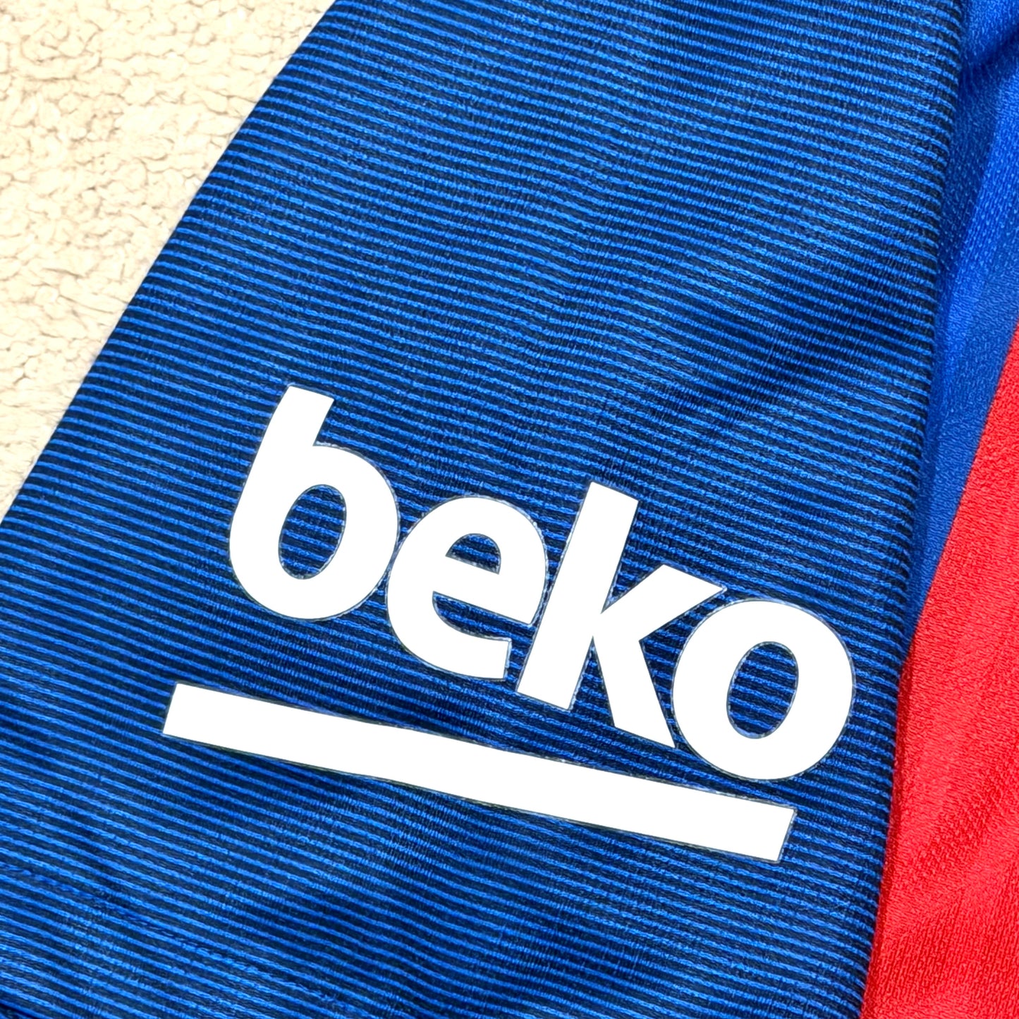 Barcelona 2016/17 home x Messi #10 (M) *very tiny holes