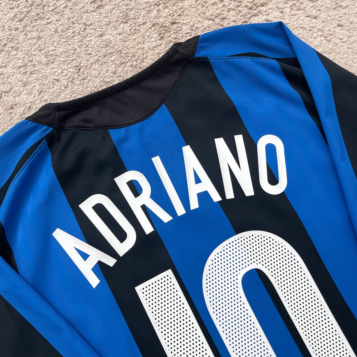 Inter 2005/06 home x Adriano #10 (L)