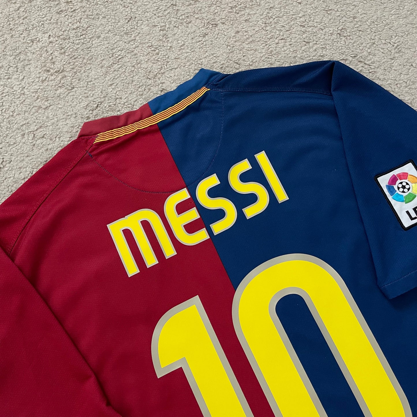 Barcelona 2008/09 home x Messi #10 (XL) *small hole on the front