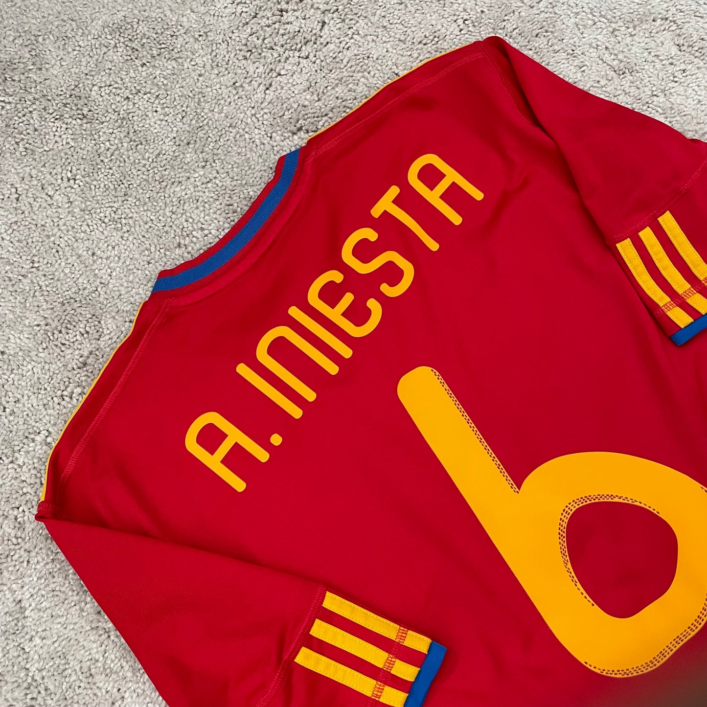 Spain 2010 World Cup home x Andres Iniesta #6 (L)