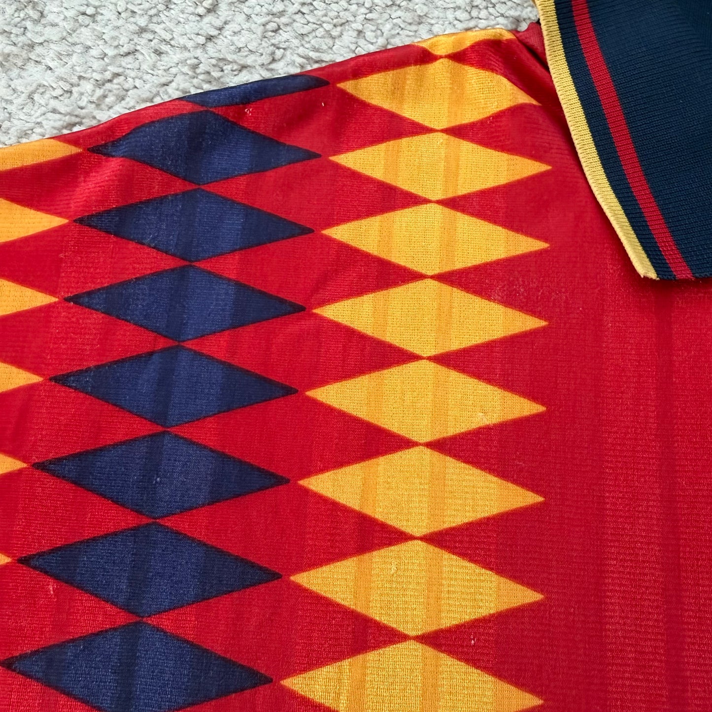 Spain 1994 World Cup home (M) *tiny holes on right sleeve