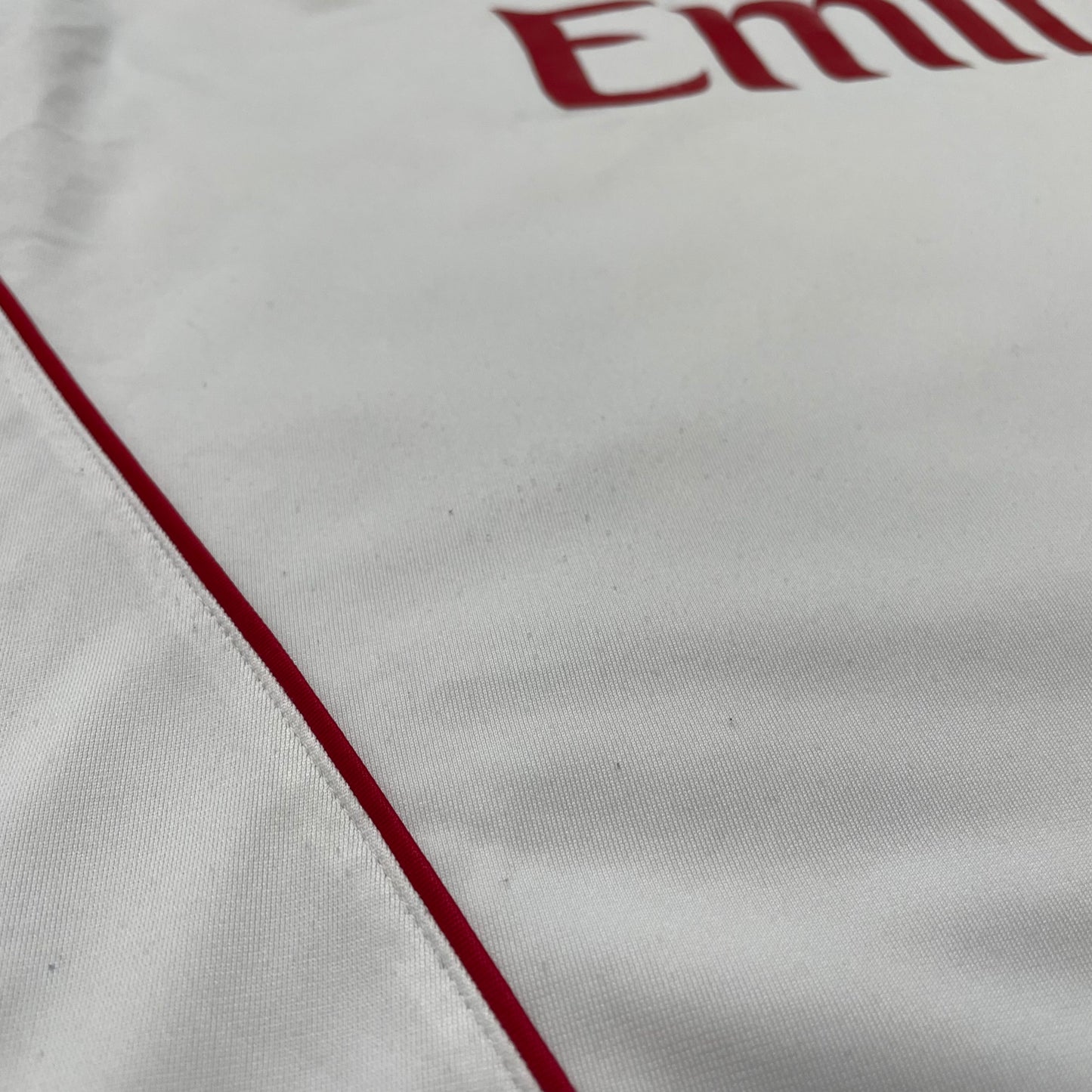 AC Milan 2013/14 away x Ricardo Kaká #22 (XL) *small hole on left sleeve*