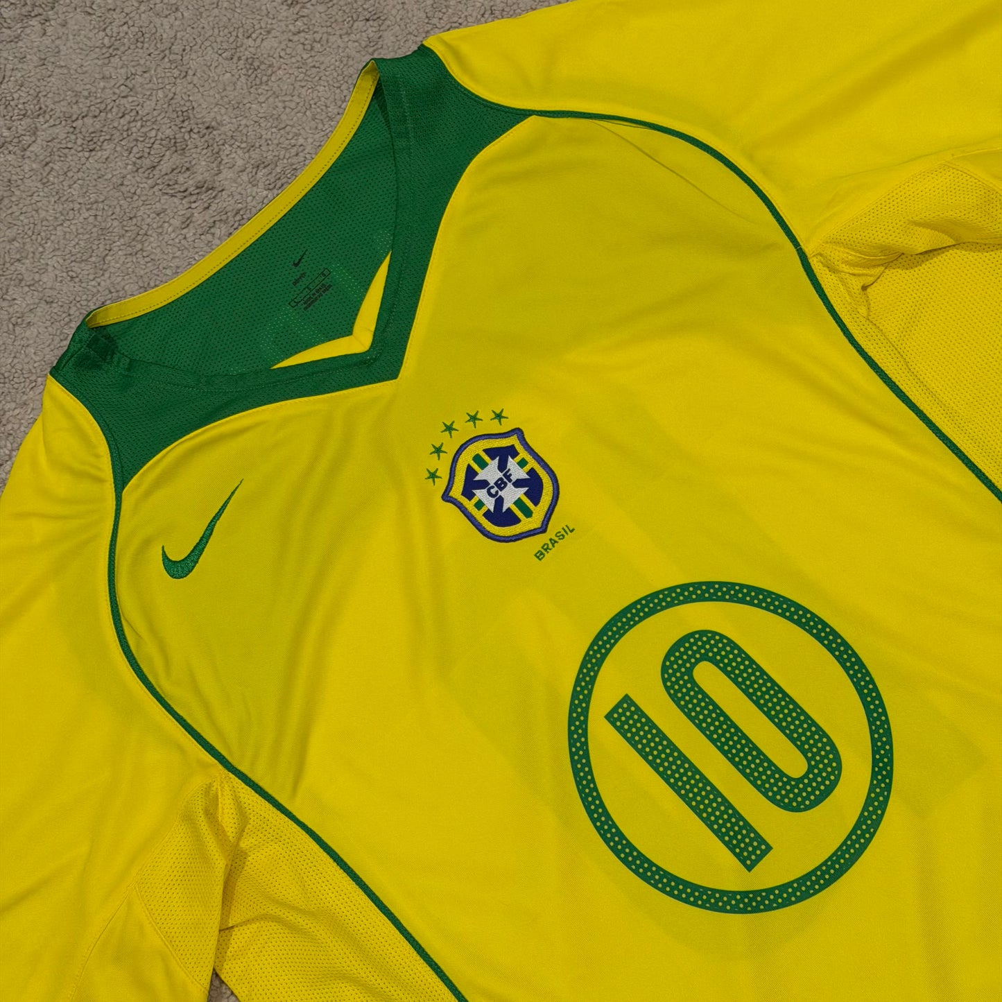 Brazil 2004/05 home x Ronaldinho #10 (L)