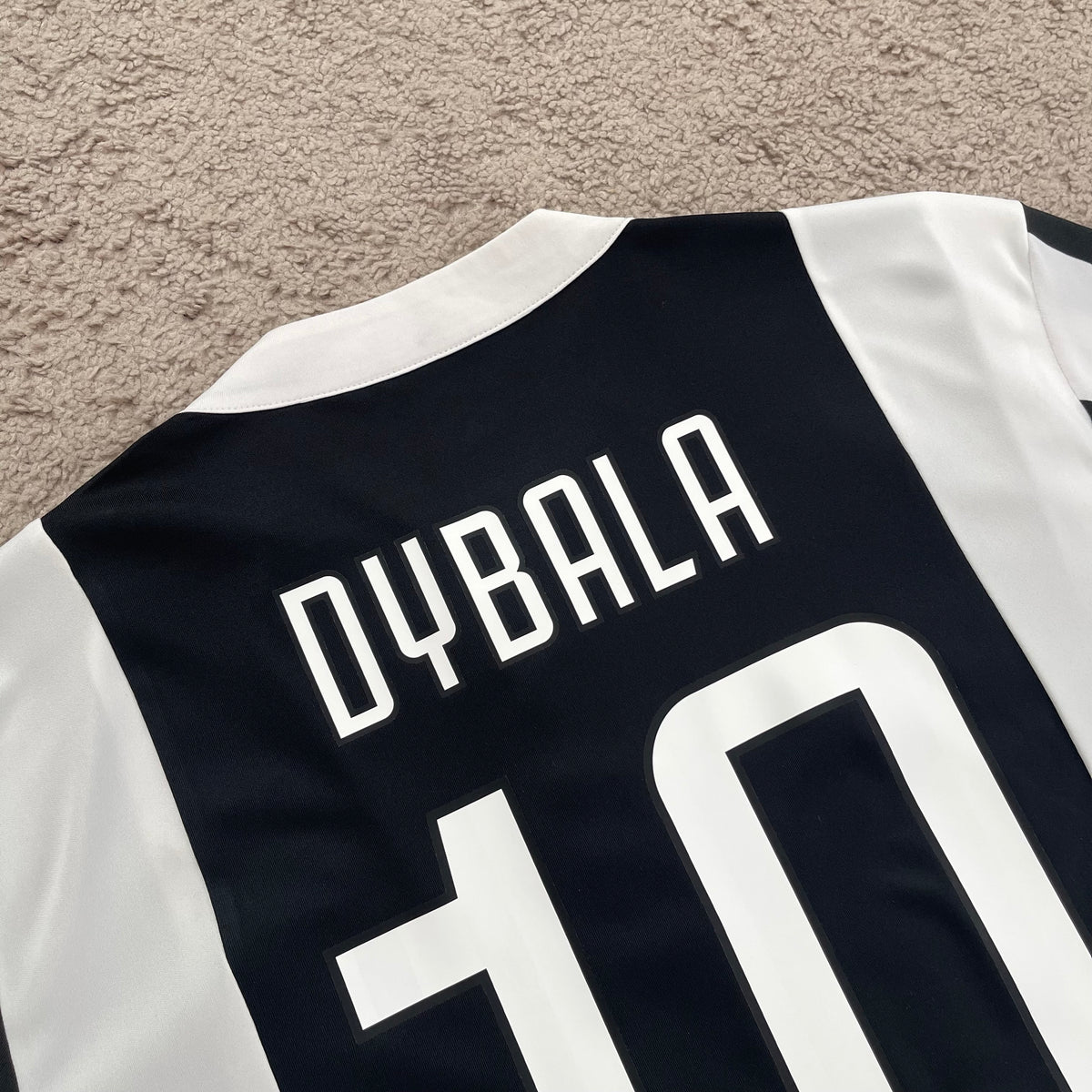 Juventus 2017/18 home x Paulo Dybala #10 (L)