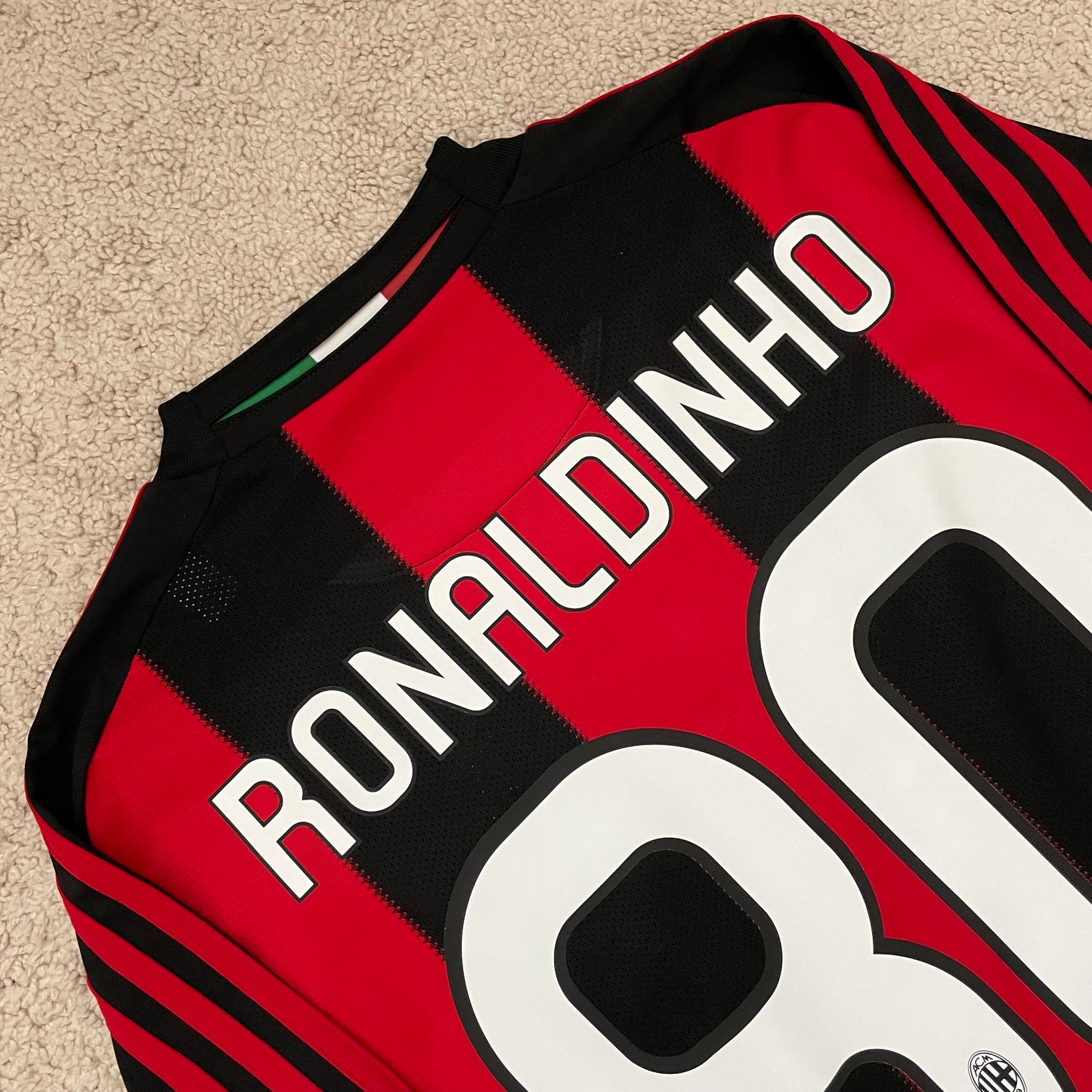 AC Milan 2010/11 home x Ronaldinho #80 (M)