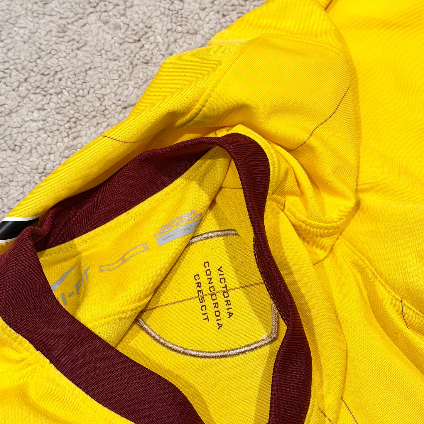 Arsenal 2010/11 away x Carlos Vela #11 (L)