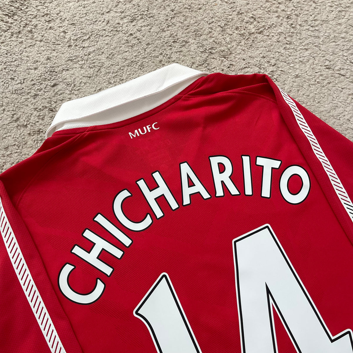 Manchester United 2010/11 home x Chicharito Hernandez #14 (L)