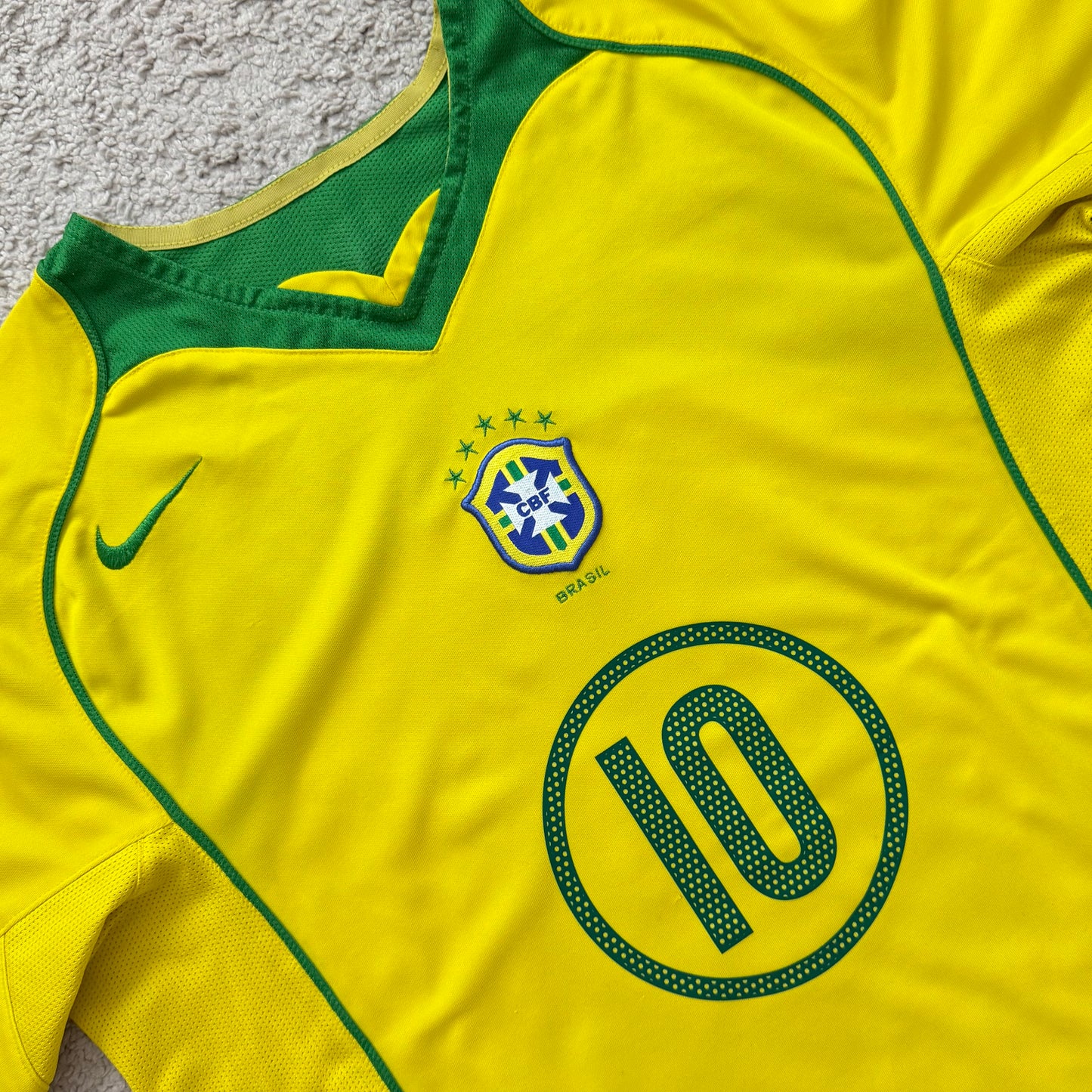 Brazil 2004/06 home x Ronaldinho #10 (L)