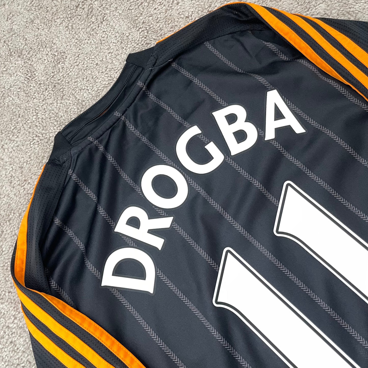 Chelsea 2010/11 away x Didier Drogba #11 (L)