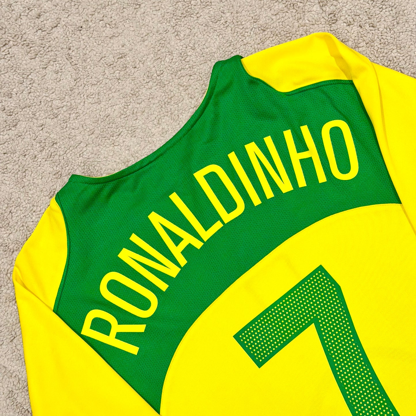 Brazil 2004/05 home x Ronaldinho #7 (XL)