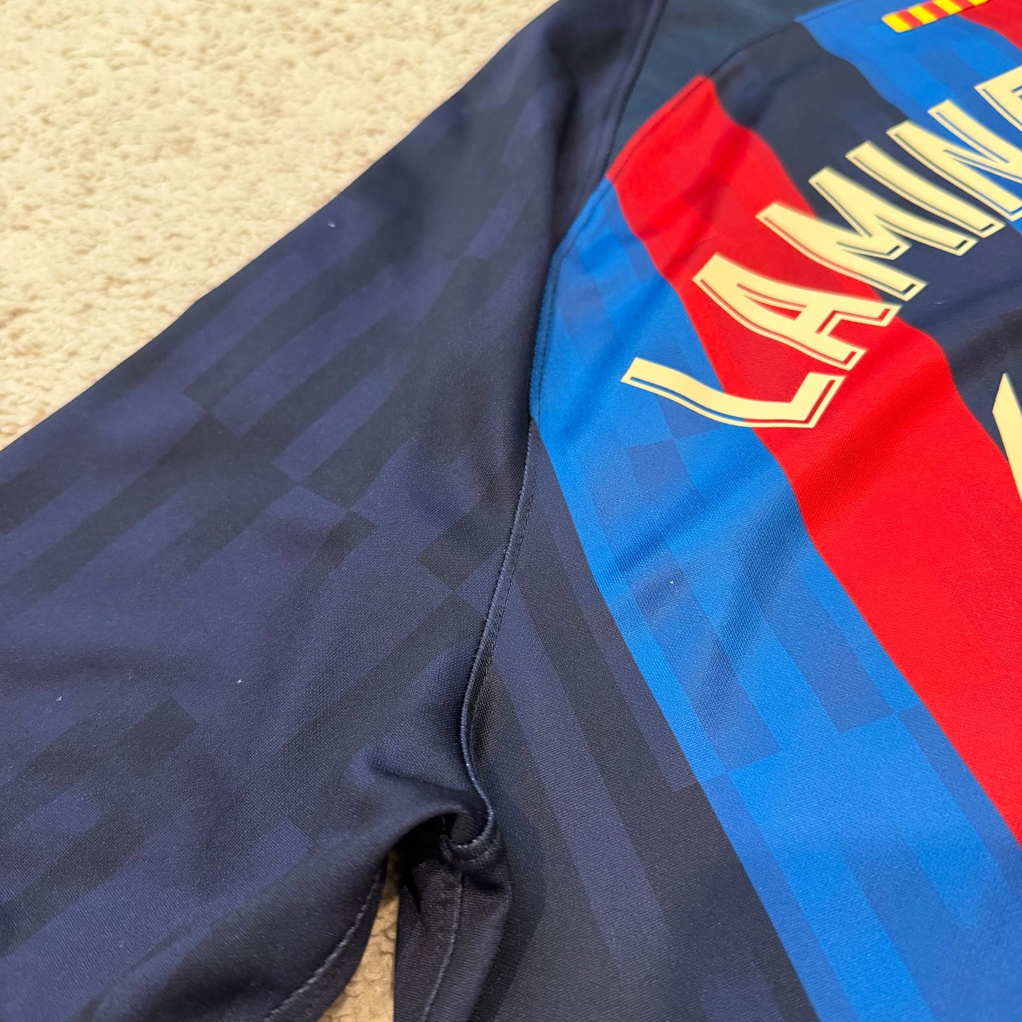 Barcelona 2022/23 home x Lamine Yamal #41 (L)